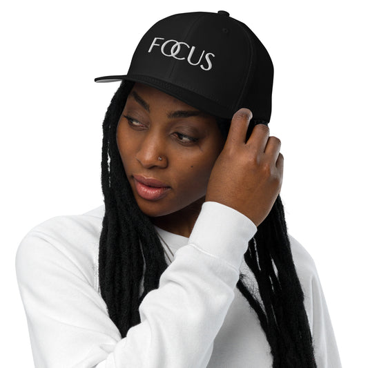 Focus - Closed-back trucker cap